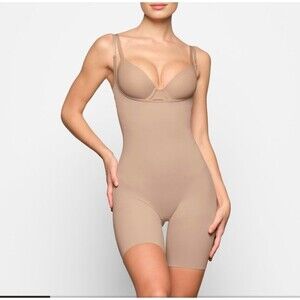 Skims Body Butt Enhancing Open Bust Bodysuit Womens XL Clay Multi-Way Straps